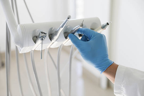 Professional Emergency Dentist technician working in Leesburg, VA